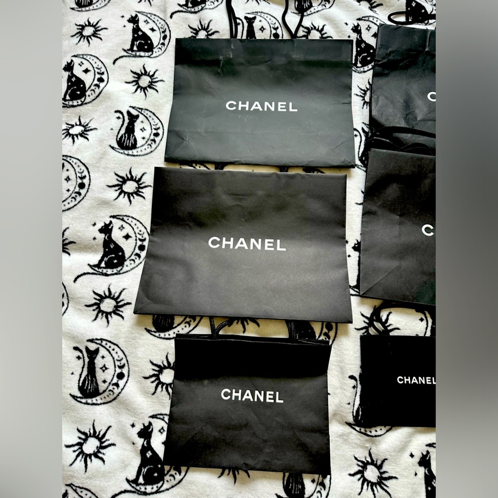 6 Chanel Paper Bags - Picture 2 of 3